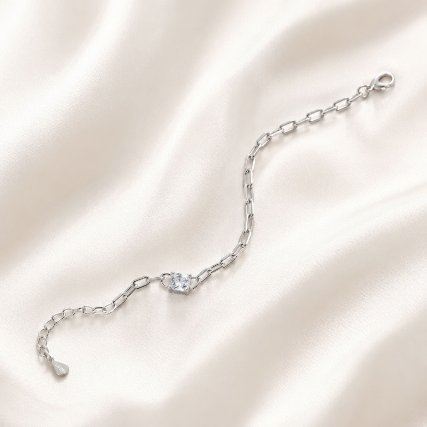 Équilibre Lueur 0.30ct Moissanite Bracelet