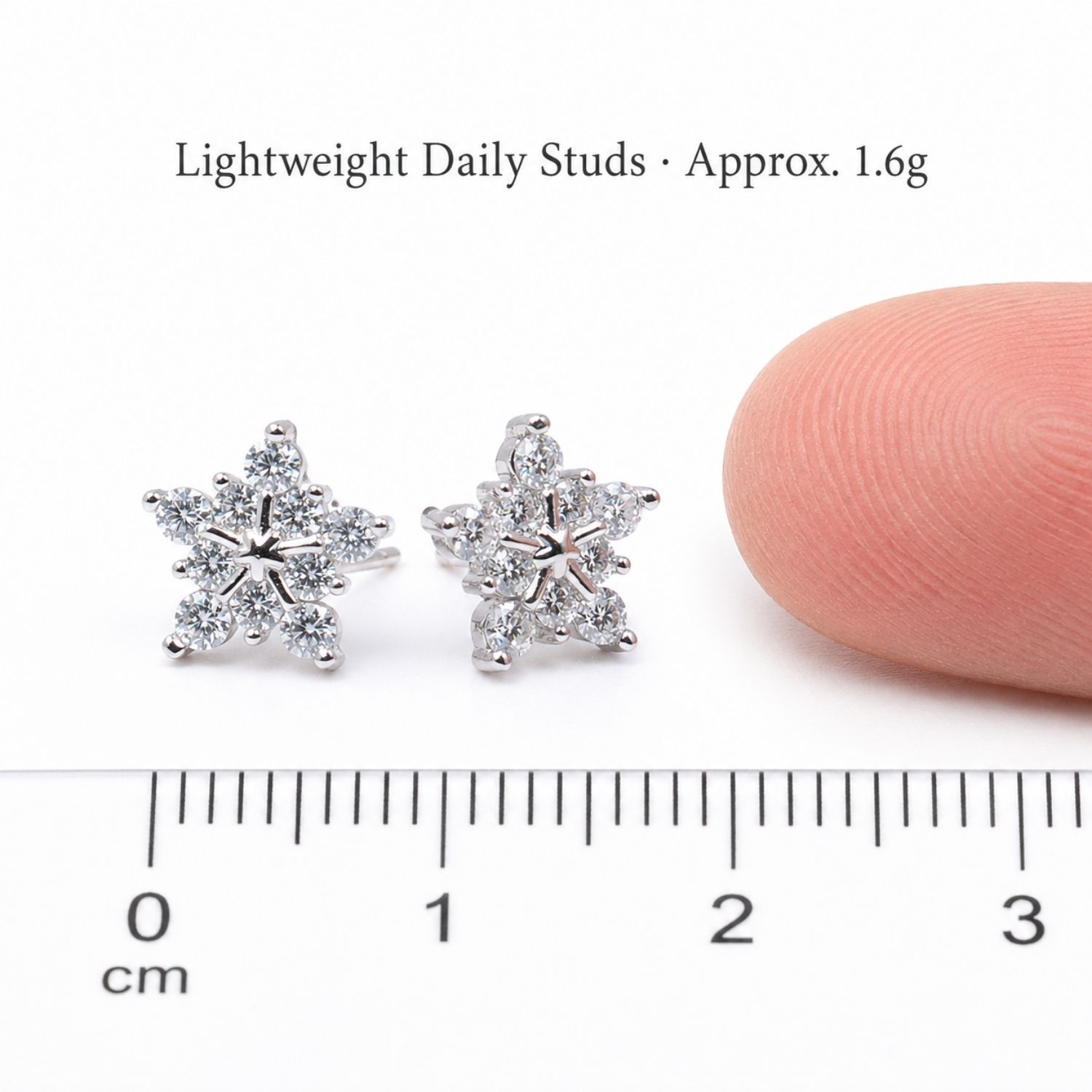 Flocon de Grâce Moissanite Snowflake Stud Earrings - Image 6