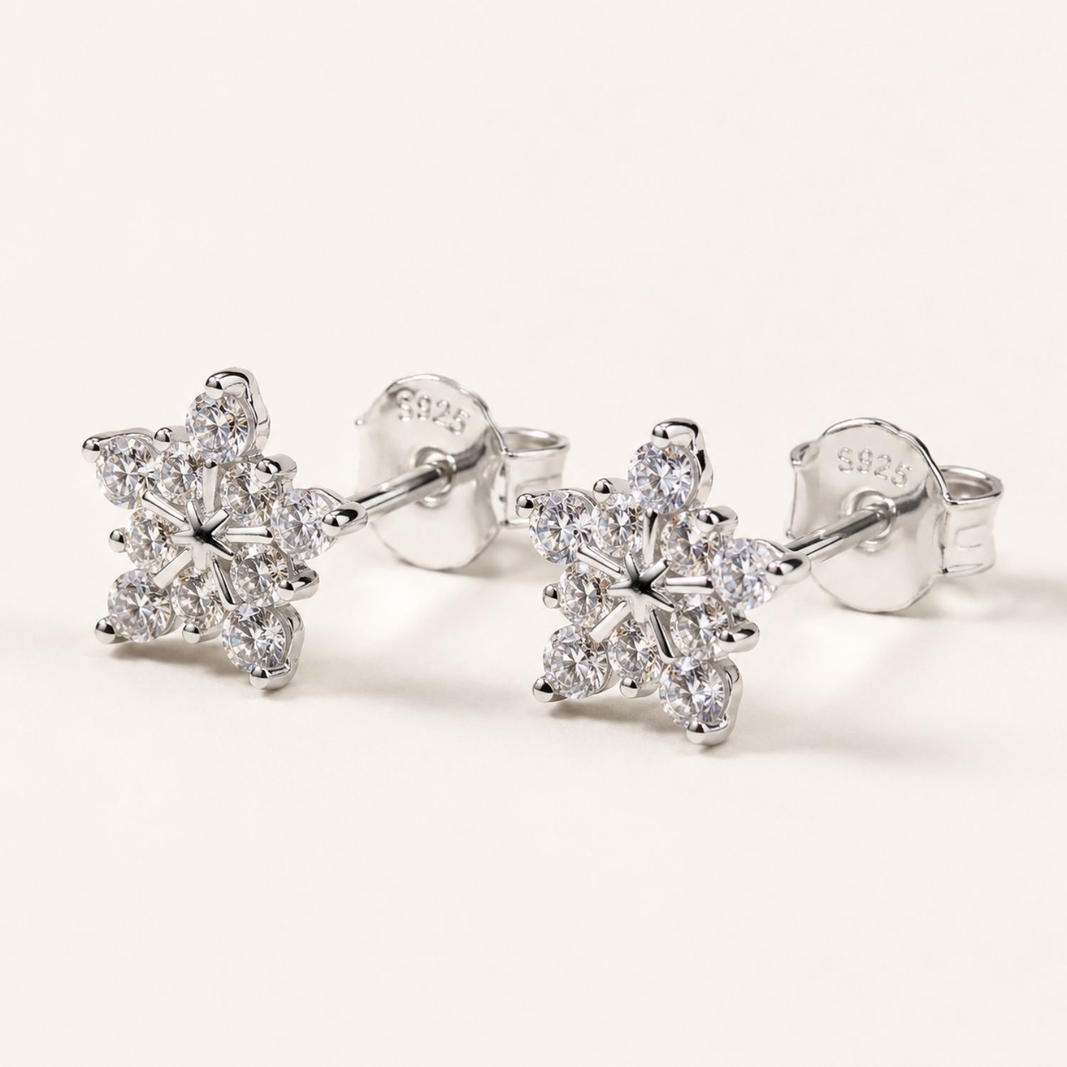 Flocon de Grâce Moissanite Snowflake Stud Earrings - Image 7