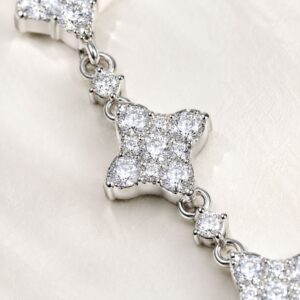 Fortuna Lueur Full Pavé Moissanite Clover Bracelet - Image 5