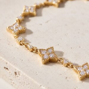 Fortuna Lueur Full Pavé Moissanite Clover Bracelet - Image 6