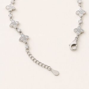 Fortuna Lueur Full Pavé Moissanite Clover Bracelet - Image 8