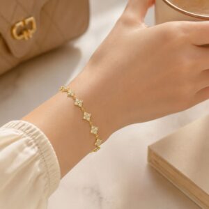 Fortuna Lueur Full Pavé Moissanite Clover Bracelet - Image 10