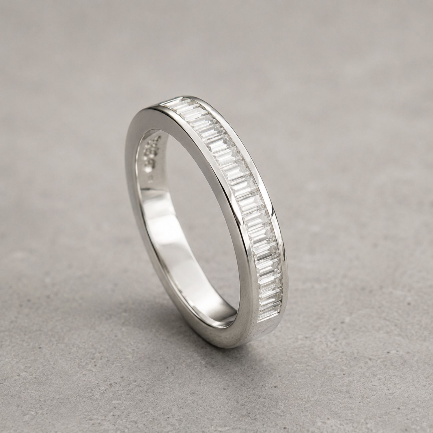 Ligne Calme Baguette Moissanite Ring