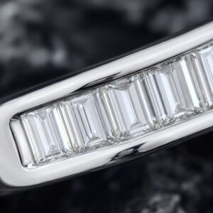 Ligne Calme Baguette Moissanite Ring - Image 3
