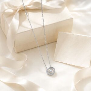 Lune Entrelacée Moissanite Necklace - Image 13