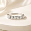 Rangée Lumière Moissanite Row Ring