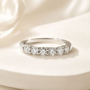 Rangée Lumière Moissanite Row Ring