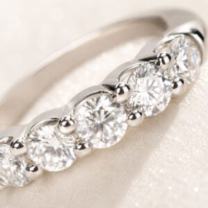 Rangée Lumière Moissanite Row Ring - Image 13